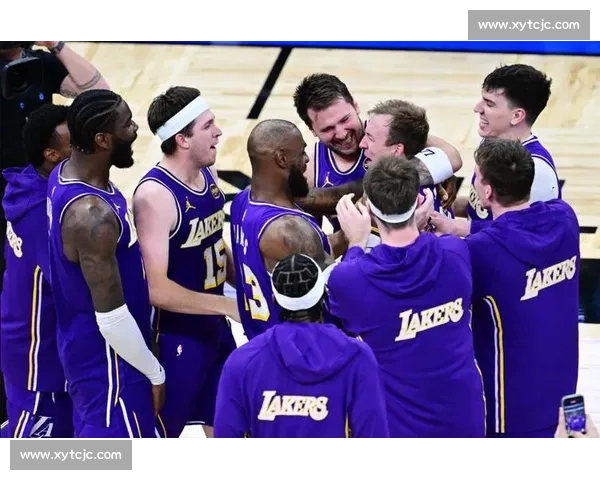 重温NBA总决赛湖人对热火第四场经典对决全程回放解析精彩瞬间战术复盘