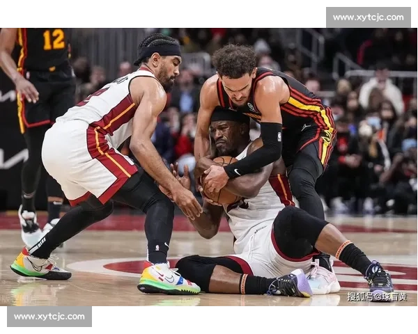 热火对决老鹰关键回合全解析赛场攻防细节视频回顾精彩瞬间战术博弈